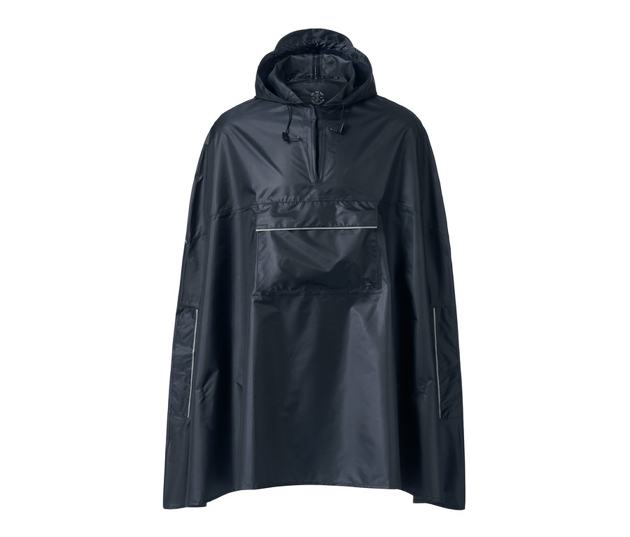Blauer Regenponcho mit Kapuze und Tasche.
