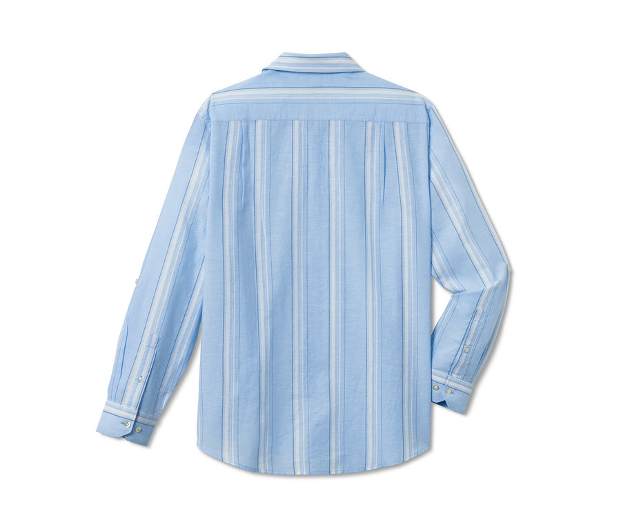 Rückansicht eines blau gestreiften Hemdes mit Leinen.