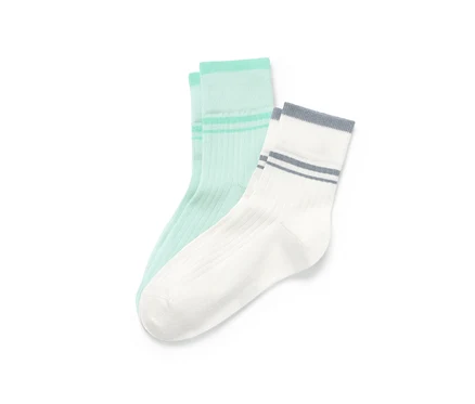 Zwei Paar Sportsocken.