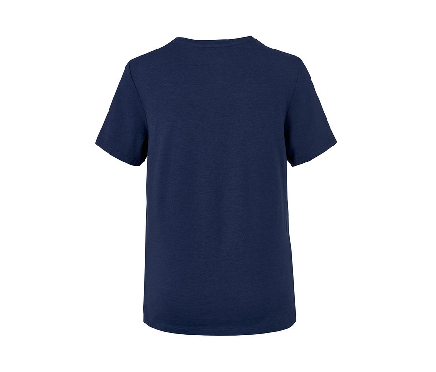 Nahaufnahme eines dunkelblauen Pyjama-T-Shirts.