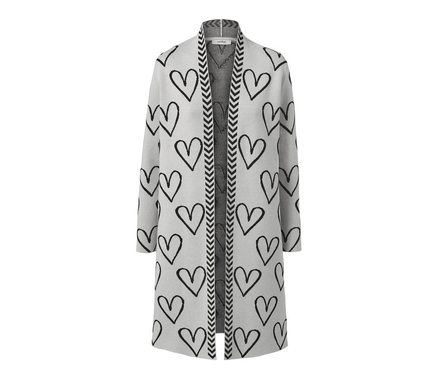 Ein offener, grauer Cardigan mit schwarzen Herzen.