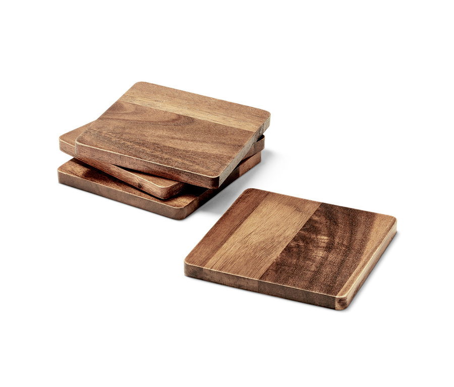 Vier quadratische Glasuntersetzer aus Holz, gestapelt und einzeln.