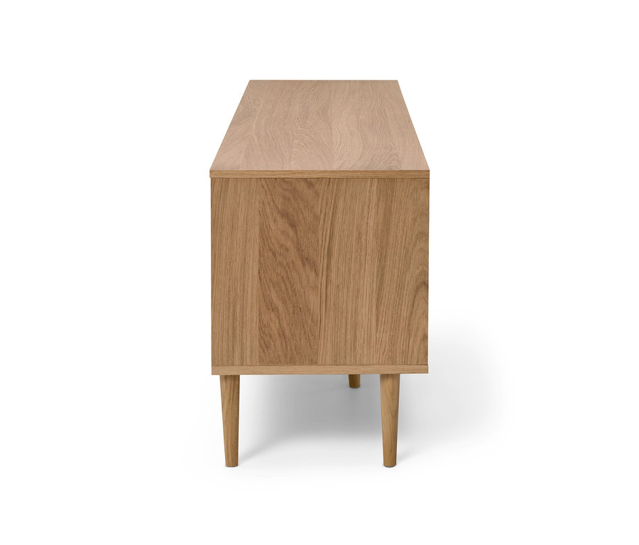 Detailansicht der Seite eines niedrigen Sideboards mit vier Füßen.