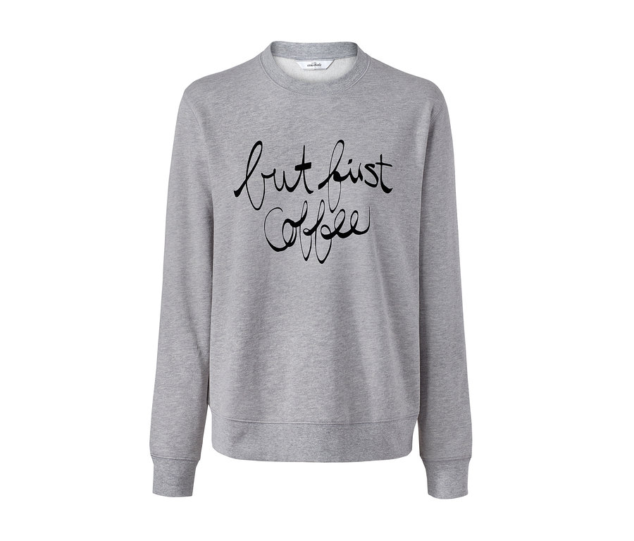Graues Sweatshirt mit dem Aufdruck "but first Coffee".