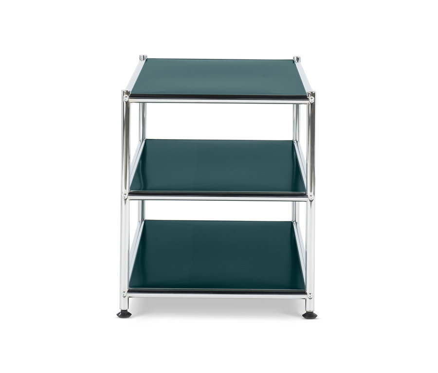 Offener Couchtisch »CN3« mit drei Regalböden und einem Chromrahmen.