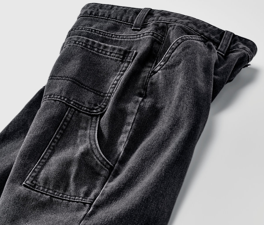 Detailaufnahme einer Kinder-Cargohose.