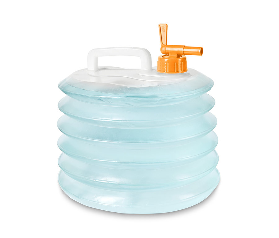 Ein leerer, faltbarer Wasserkanister, ca. 10 l, mit orangefarbenem Hahn und weißem Griff.