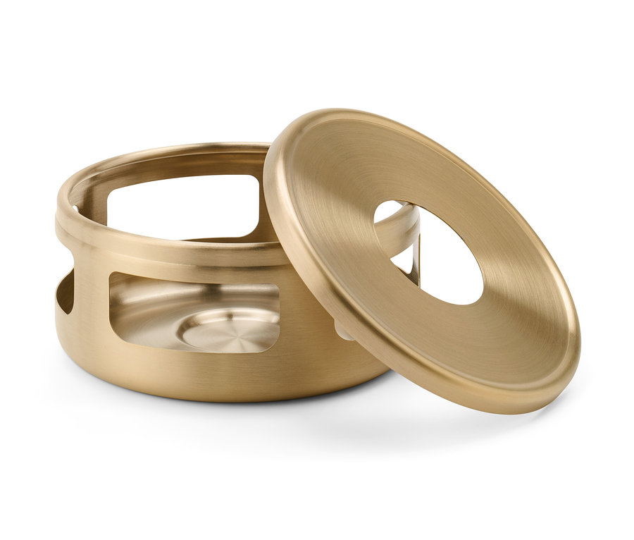 Goldfarbenes Stövchen mit abnehmbarem Deckel auf weißem Hintergrund.