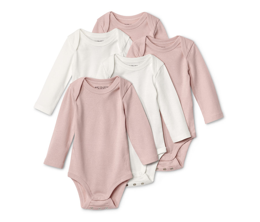 Fünf rosa und weiße Baby-Bodys mit Mitwachsfunktion liegen übereinander.
