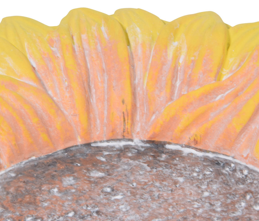 Detail einer bunten Insektentränke »Fiore« von Dobar in Form einer Sonnenblume.