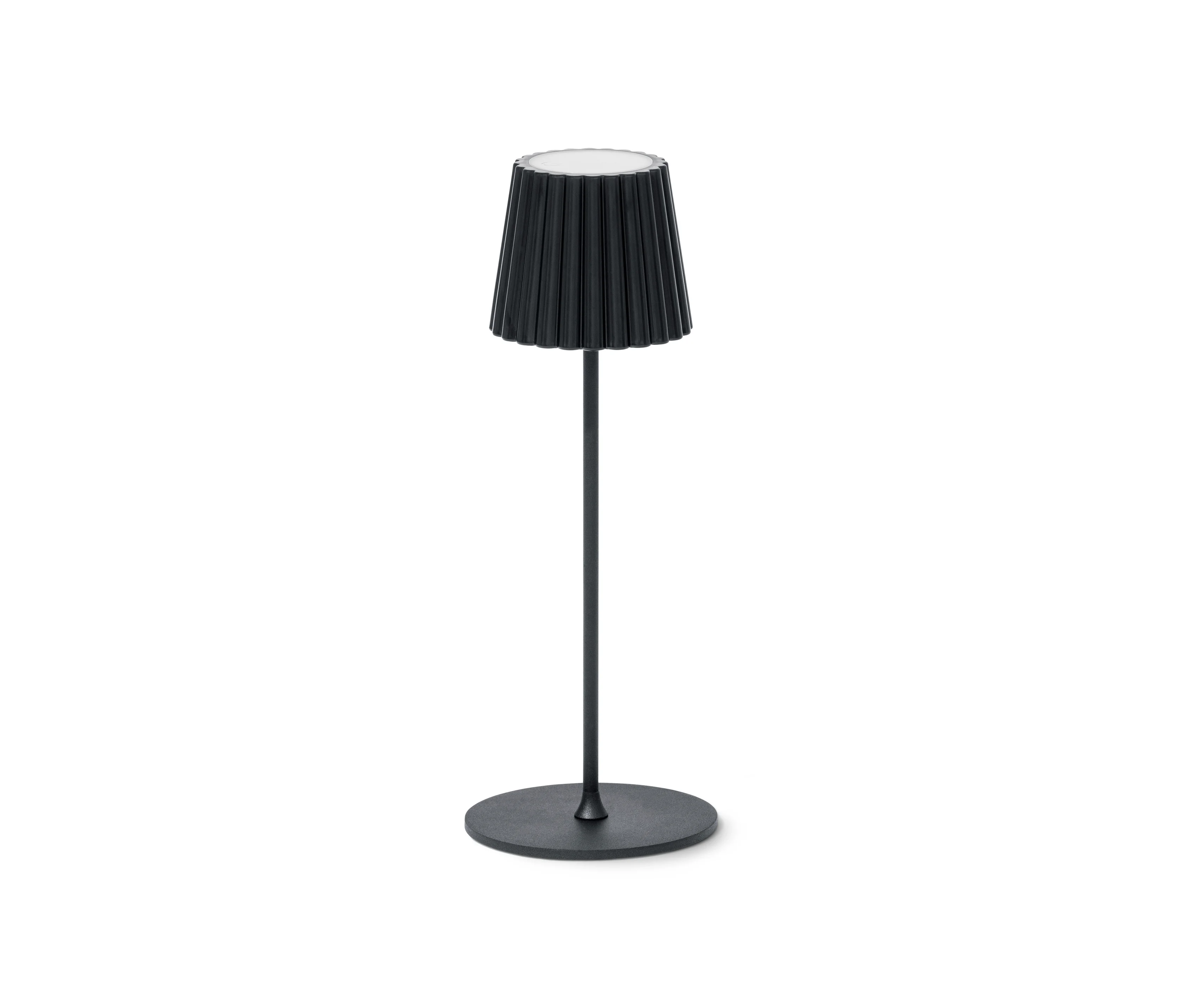 verzinkt günstig Kaufen-Tchibo - LED-Akku-Tischleuchte - schwarz. Tchibo - LED-Akku-Tischleuchte - schwarz <![CDATA[LED-Akku-Tischleuchte, schwarz Farbe: Schwarz Material: Schirm 100% Polyethylen Gestänge und Fuß Metall, verzinkt und pulverbeschichtet Maße: Gesamthöhe ca. 40 cm 