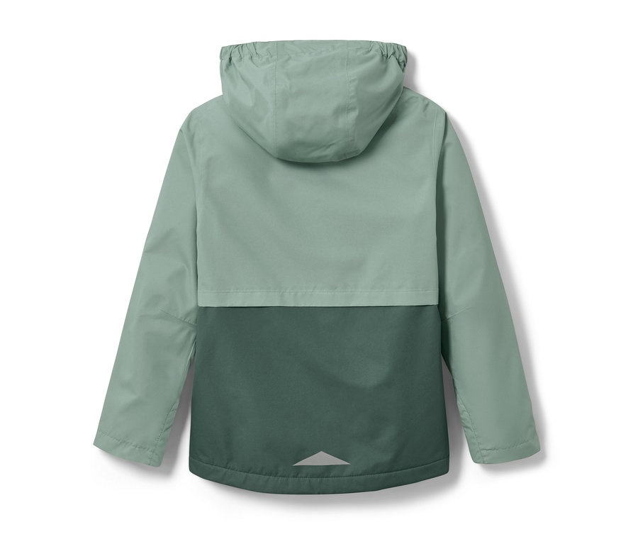 Rückansicht einer grün-dunkelgrünen Kinder-Allwetterjacke.