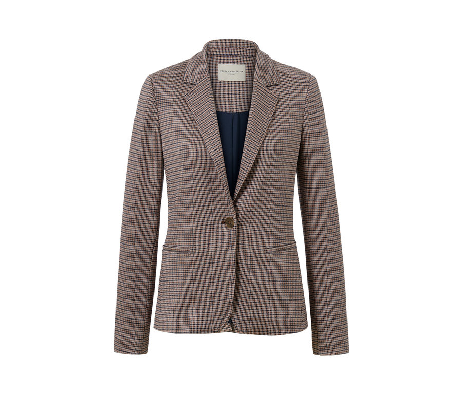 Ein karierter Sweatblazer für Damen ist mit einem Knopf geschlossen.