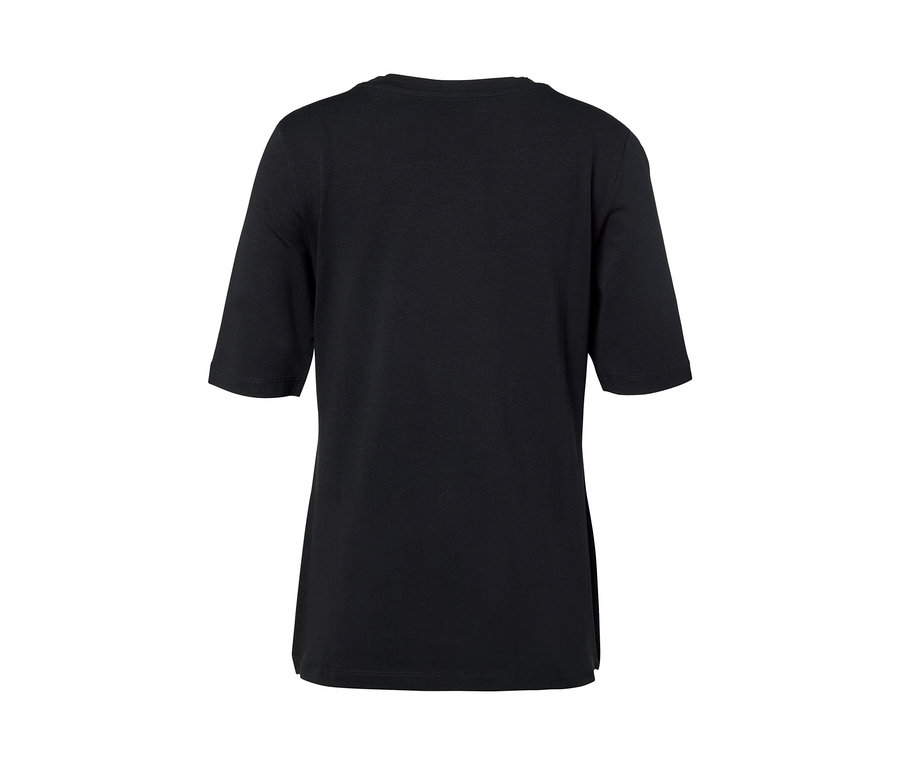 Schwarzes Halbarmshirt.