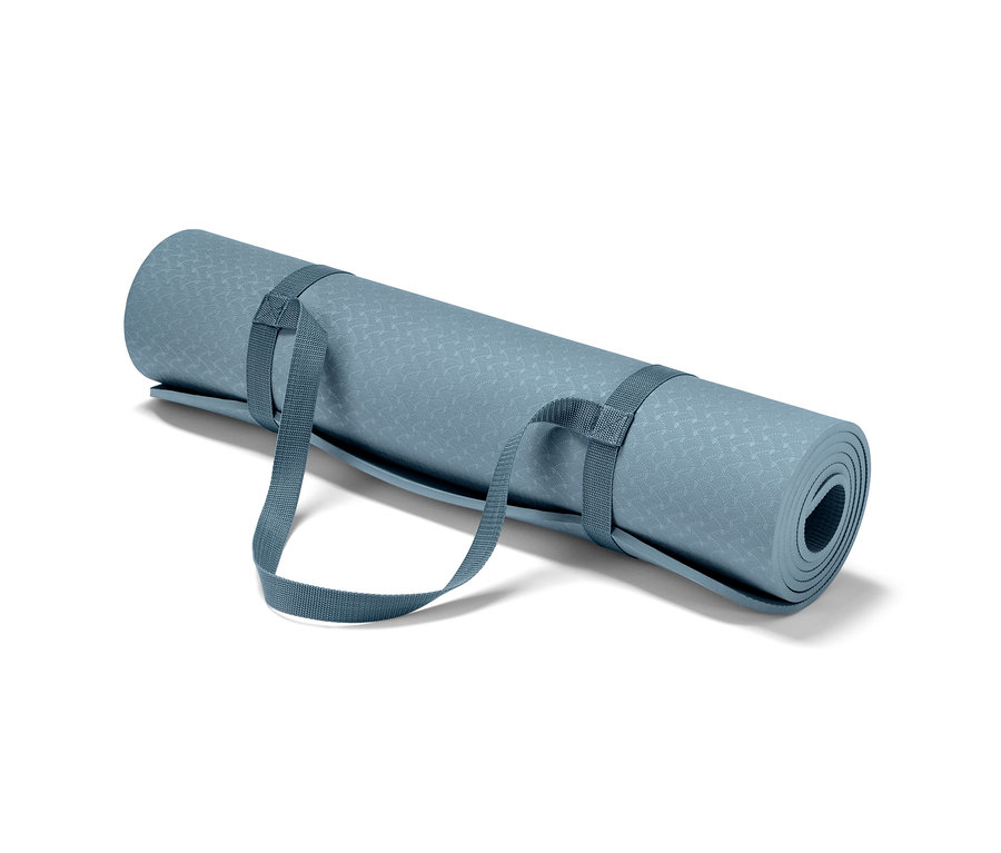 Eine zusammengerollte, blaue Komfort-Yogamatte mit Tragegurten.
