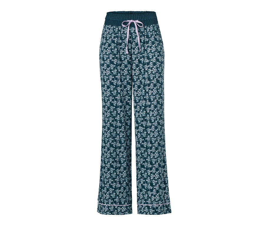Abgebildet ist eine Relaxhose mit einem dunkelgrünen Hintergrund, einem zarten weißen Blumenmuster und einem hellrosa Kordelzug.