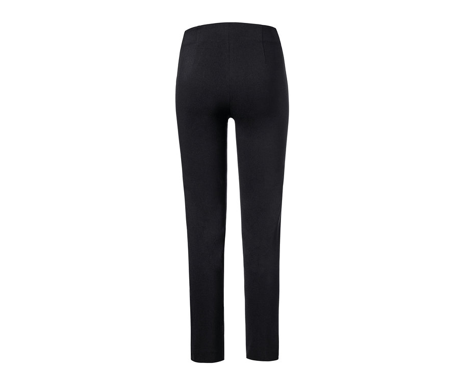 Schwarze Stretchhose.