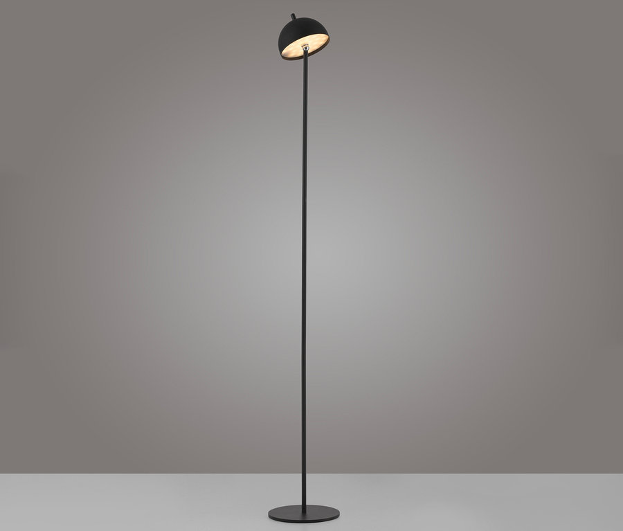 Eine SCHÖNER WOHNEN-Kollektion Akku-Stehleuchte »Bellis« in Sandbrise steht auf einem hellen Untergrund vor einem grauen Hintergrund.