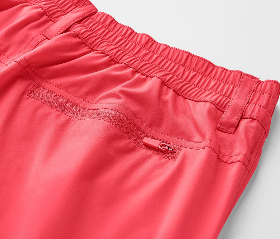 Detailaufnahme der pinken Softshell-Funktionsshorts.