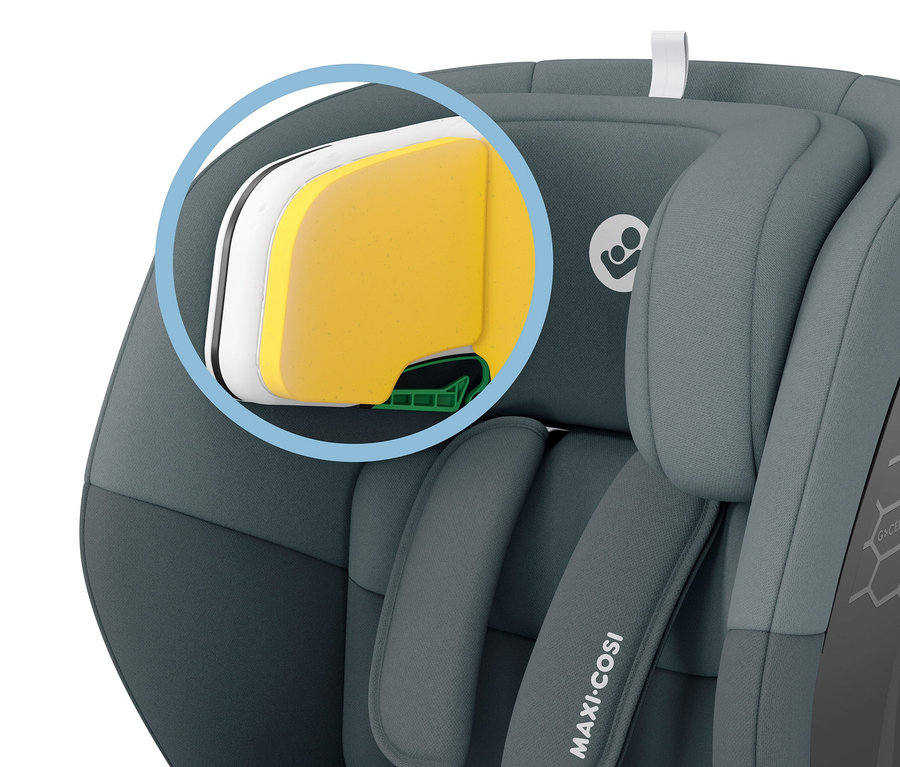 Detailansicht eines grauen Maxi-Cosi Titan S i-Size Kinderautositzes mit freiliegender Schicht aus gelbem und weißem Schaumstoff.