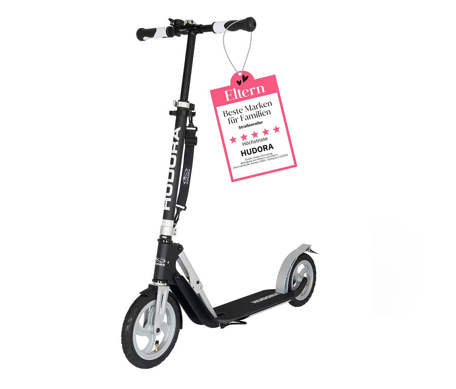 Schwarzer und silberner HUDORA BigWheel® Air 230 Scooter mit Anhänger.