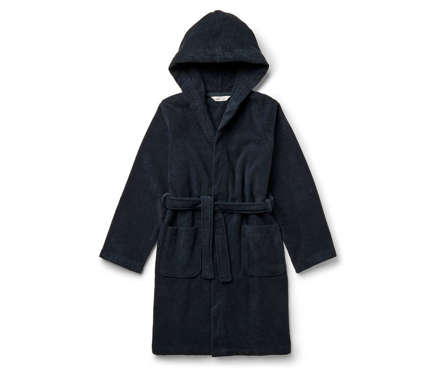 Dunkelblauer Bademantel mit Kapuze, Gürtel und Taschen.