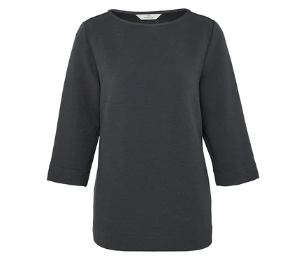 Graue Bluse mit Dreiviertelärmeln.