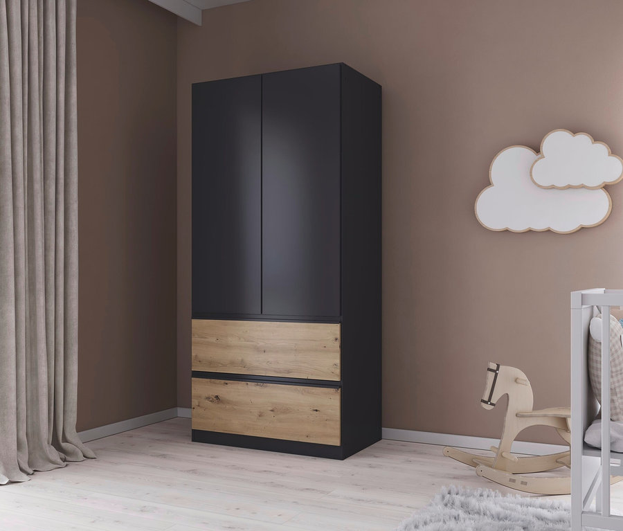 Ein grauer rauch Kleiderschrank »Joel« mit 2 Türen und 2 Schubladen in Eiche Artisan steht im Kinderzimmer.