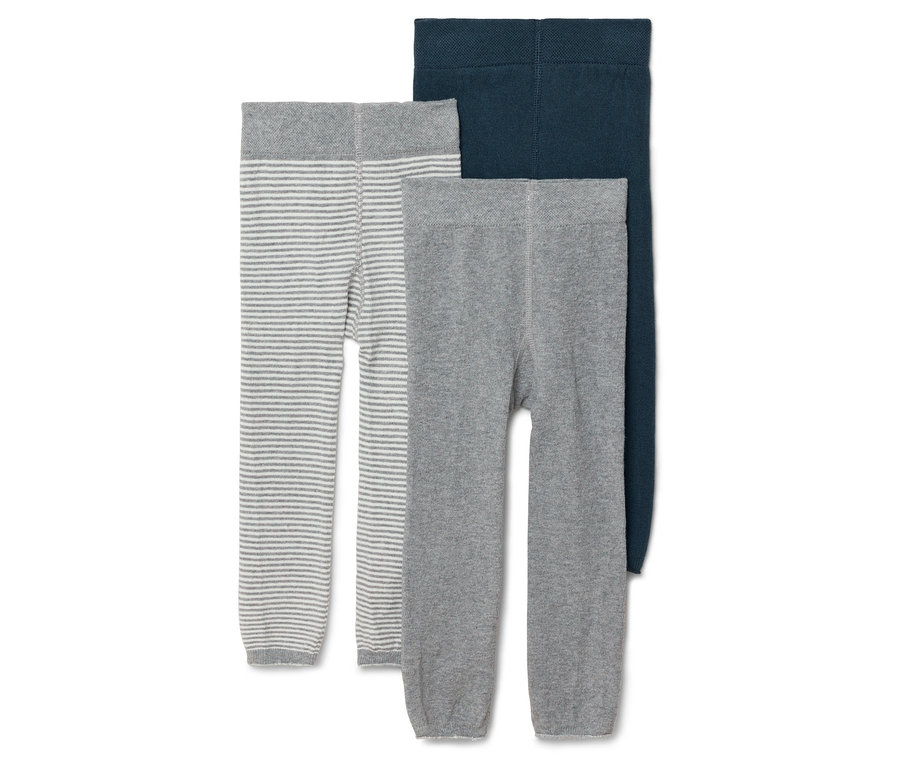 Drei Kinderstrumpfhosen in Grau gestreift, Grau und Dunkelblau liegen nebeneinander.