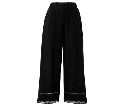 Schwarze Culottes Hose mit elastischem Bund und Spitzenbesatz am Saum.