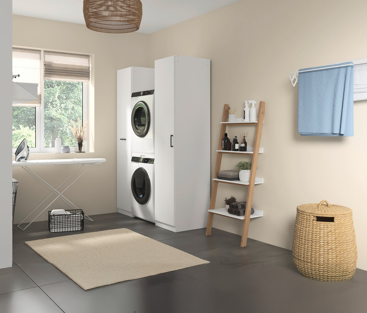 Waschküche mit rauch Vorratsschrank »Allrounder«, 1-türiger Auszugs- und Getränkeschrank, Waschmaschine, Trockner, Leiterregal und Wäschekorb.