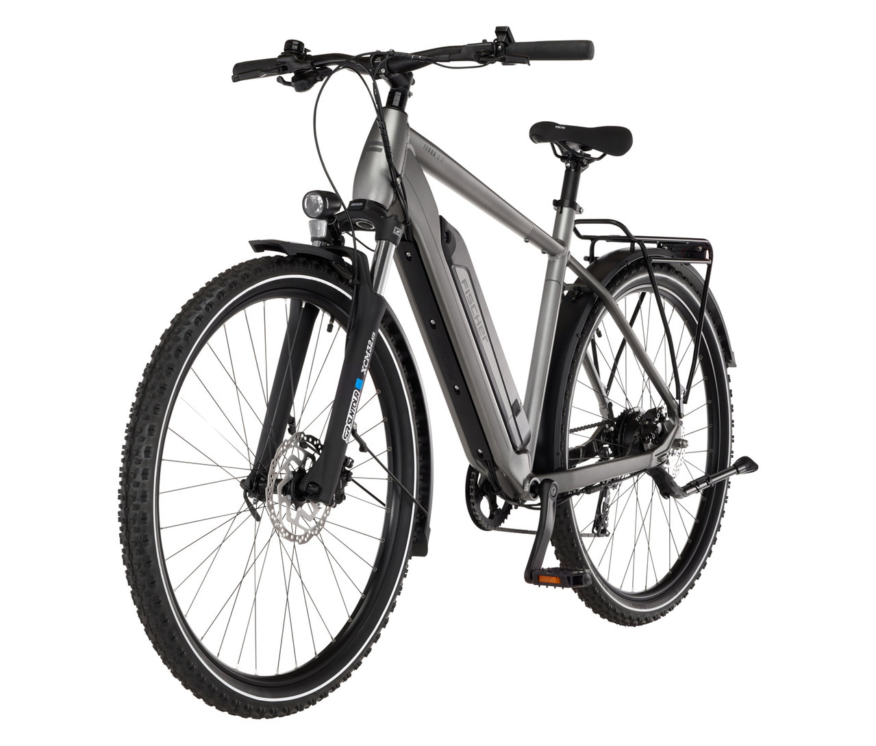 Graues FISCHER Trekking-E-Bike TERRA 2.2 ACTIVE, groß (Diamant Rahmen) mit Gepäckträger, Schutzblechen und Vorderlampe.