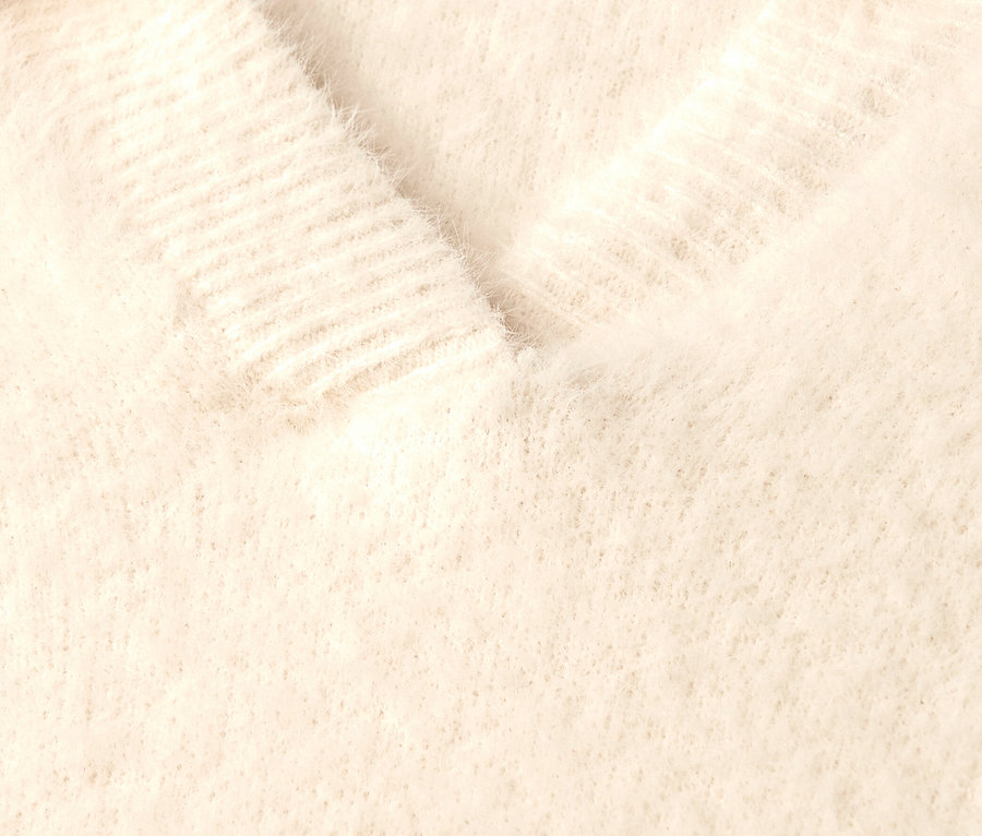 Nahaufnahme von Street One Strickpullover mit Polokragen.