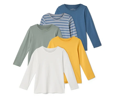 Fünf langärmelige Kinder T-Shirts in Weiß, Gelb, Grün, Blau und gestreift liegen übereinander.