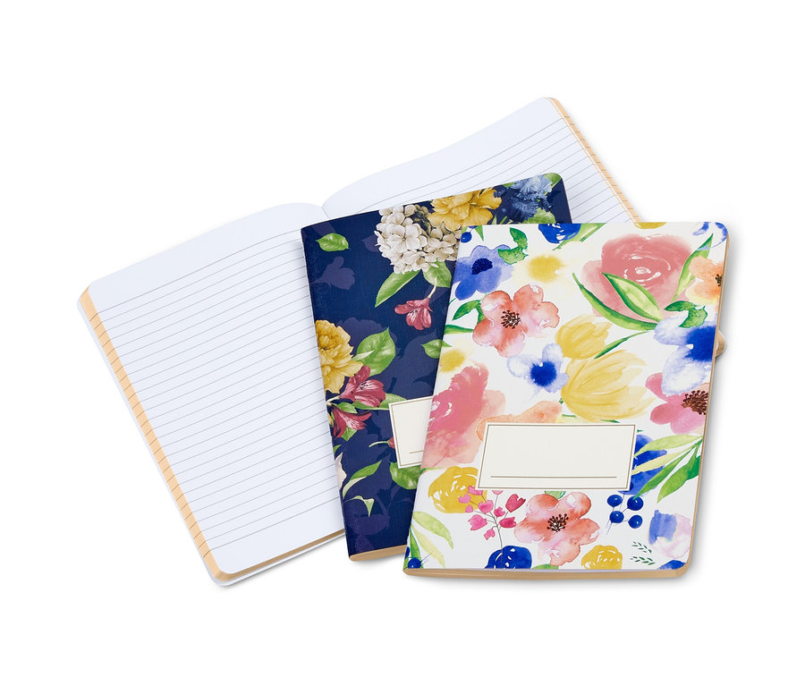 Notizbuch-Set mit Blumenmuster, eines offen.