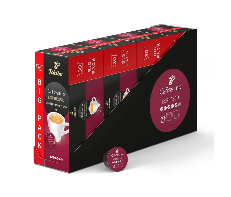 Ein schwarzer Aufsteller mit mehreren rot-schwarzen 30er-Packungen Cafissimo Espresso kräftig Kapseln. Eine einzelne dunkle Kapsel liegt davor.