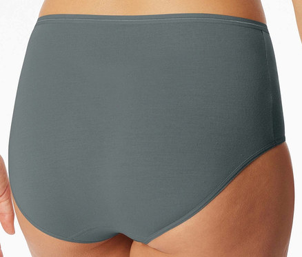 Nahaufnahme der Rückansicht einer Frau, die graue Slips trägt.