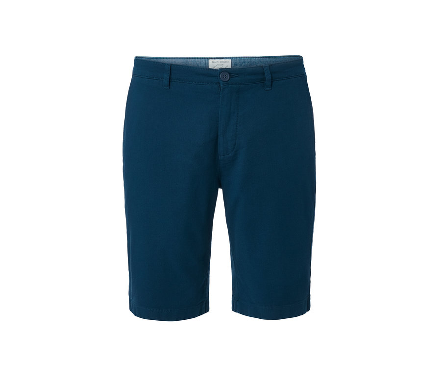 Blaue Shorts auf weißem Hintergrund.