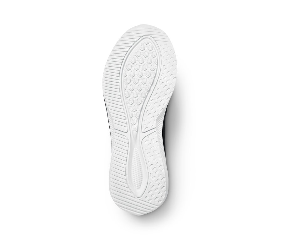 Sohle eines Sneakers mit geometrischem Muster auf weißem Hintergrund.