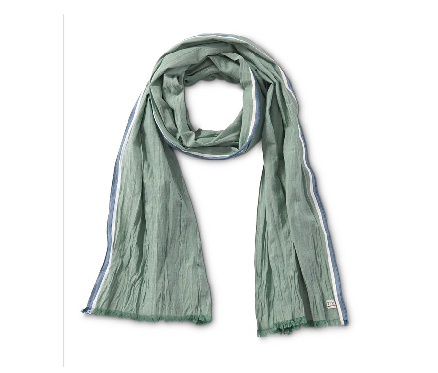 Ein grüner Webschal mit weißen und blauen Streifen.