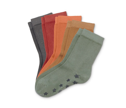 Fünf Paar Socken in den Farben Grau, Rot, Orange, Braun und Grün.