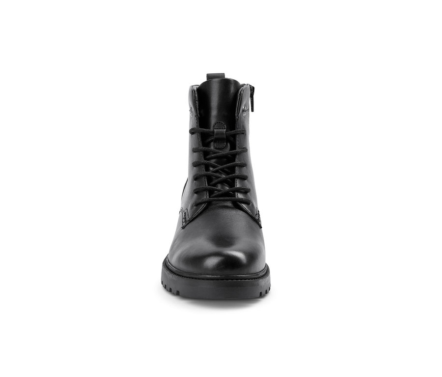 Schwarze Leder-Boots mit Schnürung.