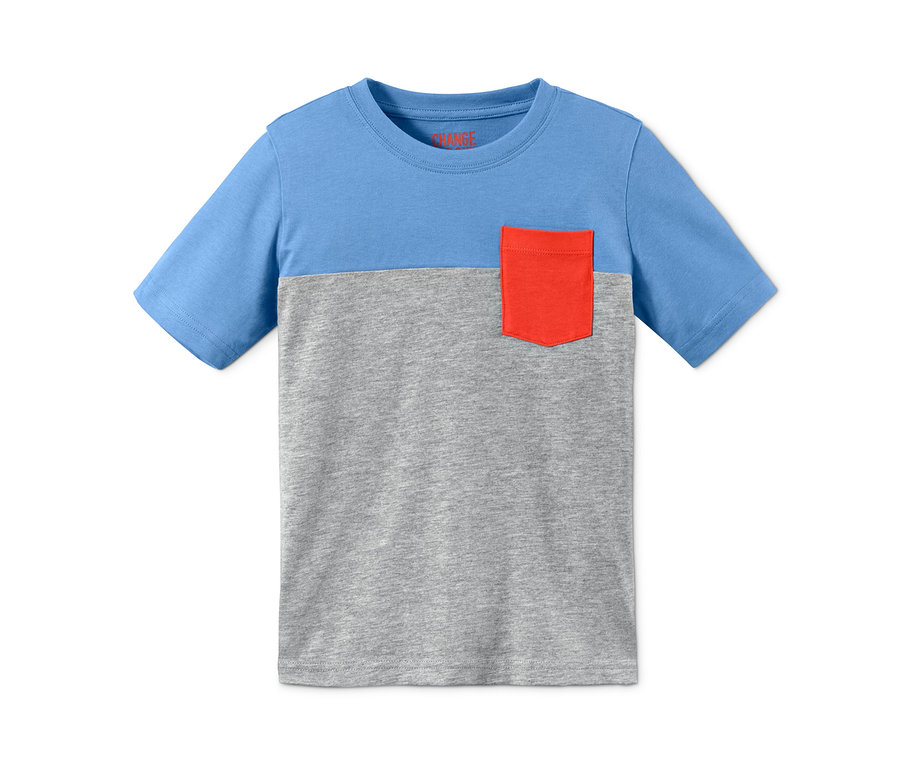 Blau-grauer Shorty-Pyjama mit roter Tasche.