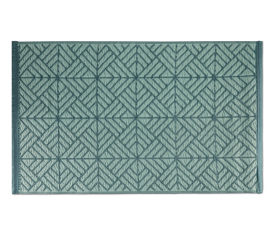 Ein grüner Outdoor-Teppich mit geometrischem Muster.