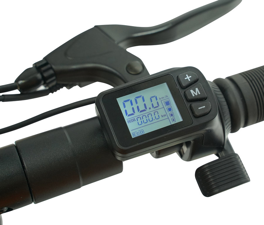 Detailansicht des Lenkers eines E-Scooters mit Display, das Geschwindigkeit und Batteriestatus anzeigt. Zu sehen ist der L.A. Sports E-Scooter »Speed Deluxe«.