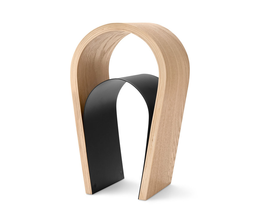 Ein Holz-Kopfhörerständer.