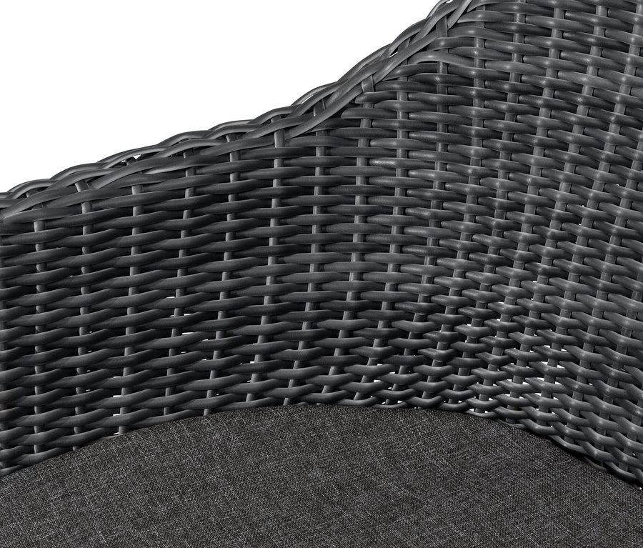 Detailansicht eines Schalenstuhls mit Polyrattangeflecht und grauem Stoffbezug.