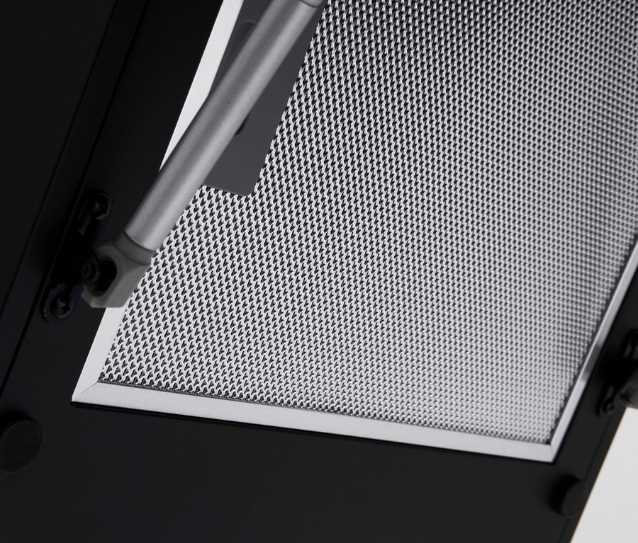 Detail einer schwarzen Respekta CH 55060 Dunstabzugshaube in konkaver Form mit einem silbernen Metallfilter.