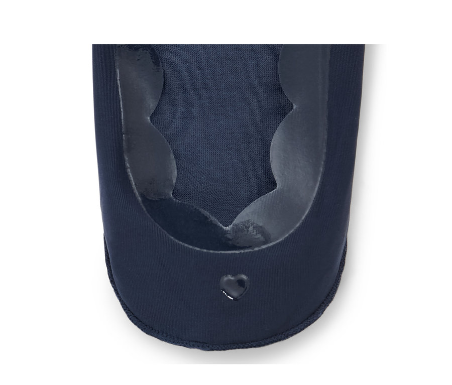 Detailaufnahme eines marineblauen Magic-Cut-Füßlings (2 Paar) mit Silikonrand und Herzdetail.