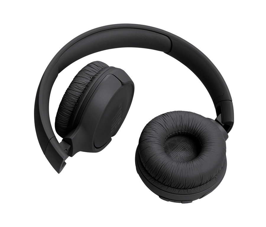 Detailaufnahme eines schwarzen On-Ear-Kopfhörers der Marke JBL »Tune 520«.